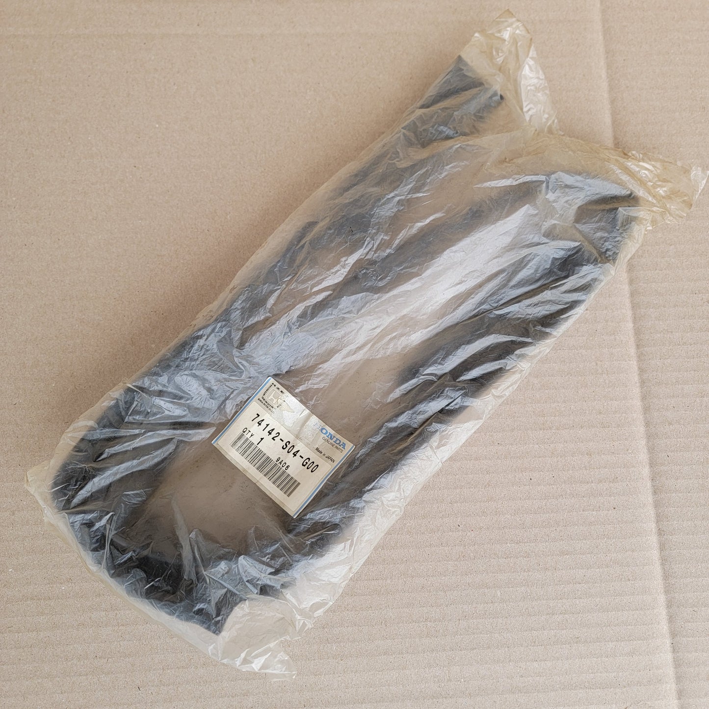 1996-2000 Civic hood seal