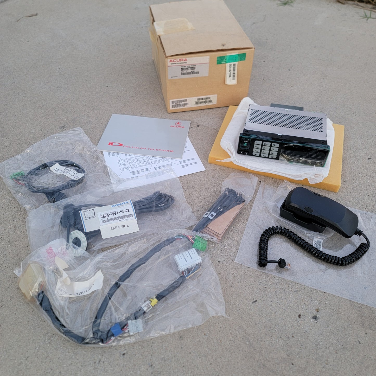 NOS 90's Acura cellular telephone set
